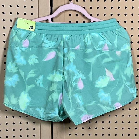 Girls Double Layered Run Shorts All in Motion Green  XXL-18  Floral Elastic Wais - Picture 3 of 3